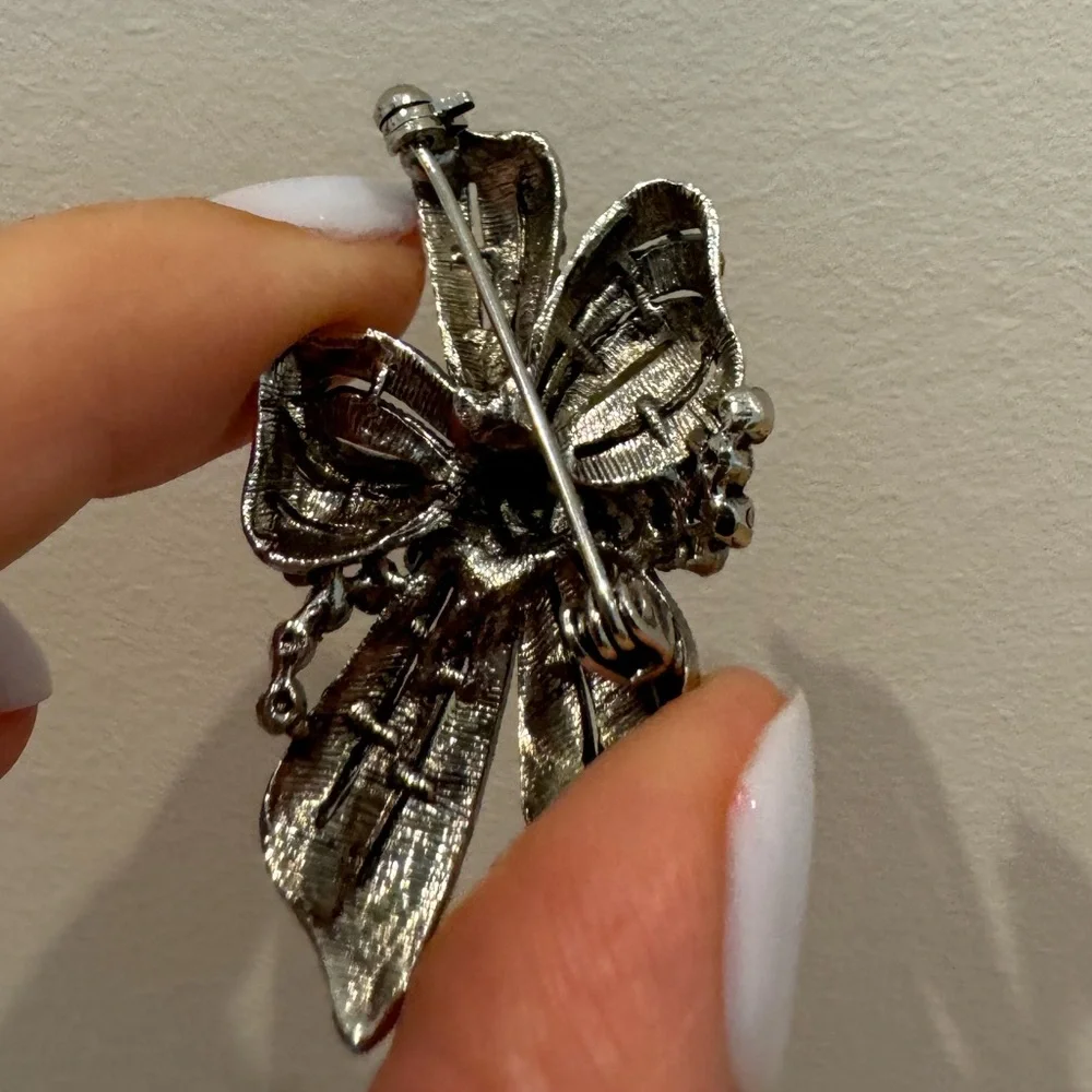 Beautiful Bow‎ Brooch EC